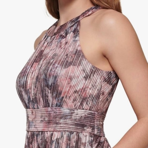 Eliza j - Picture 2 of 5